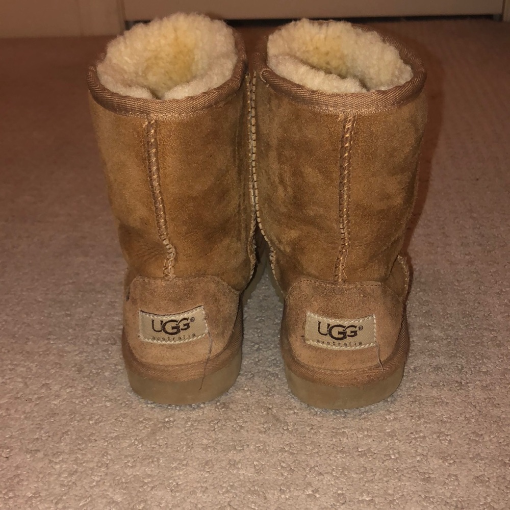 UGGS - Picture 3 of 3